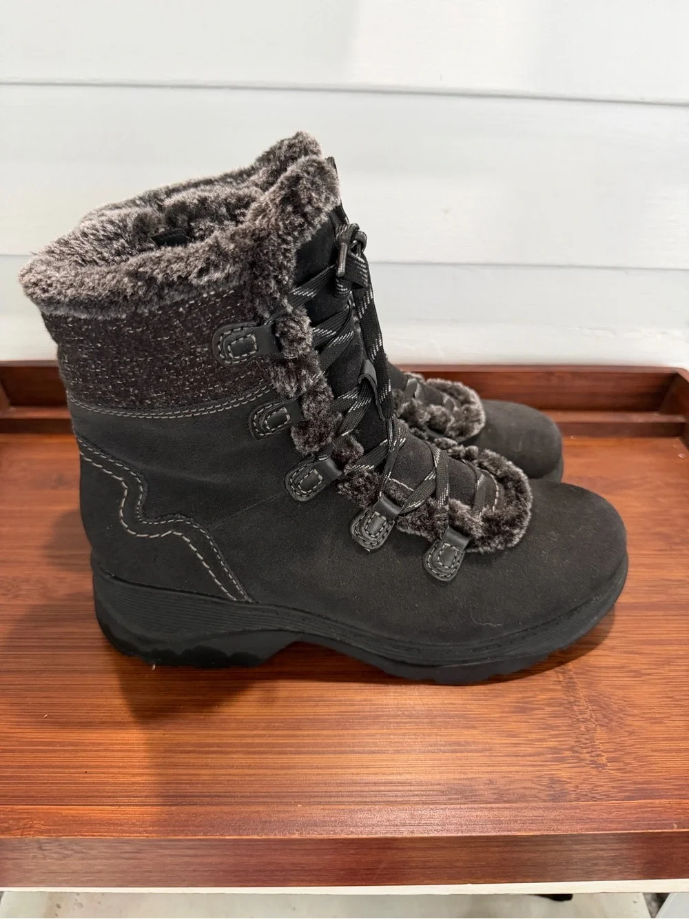 Clarks Black Faux Fur Lined Lace Up Winter Boots Size 8.5 EUC